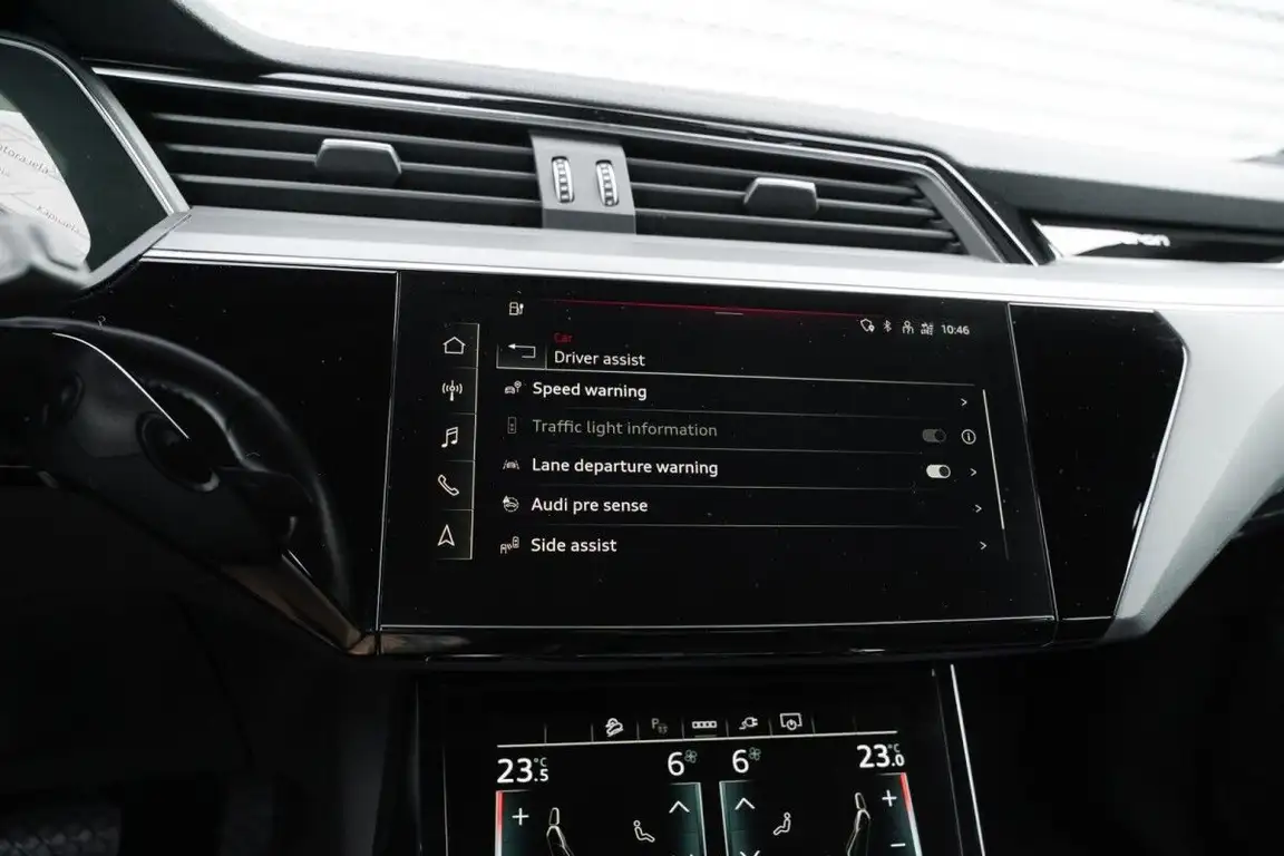 AUDI E-TRON