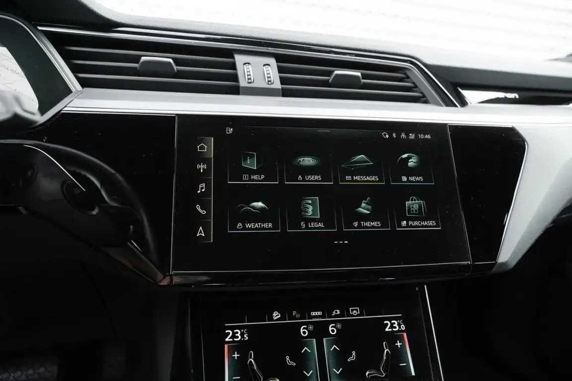 AUDI E-TRON