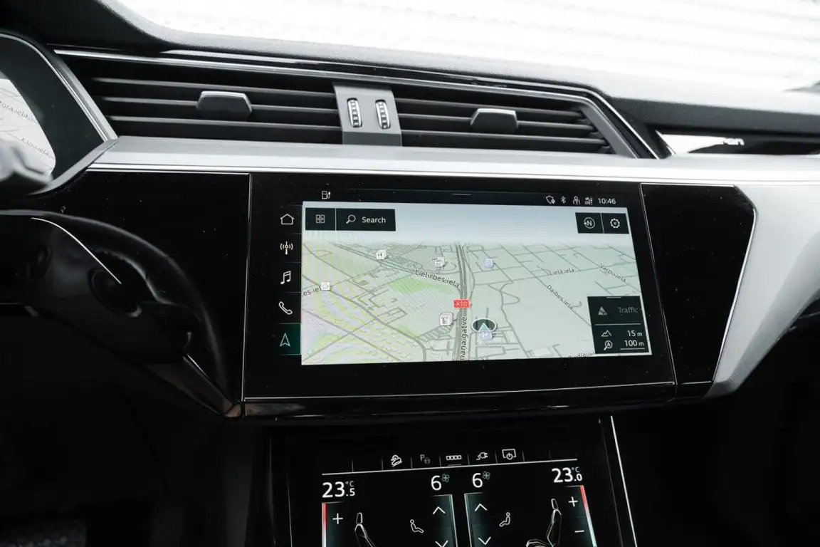 AUDI E-TRON