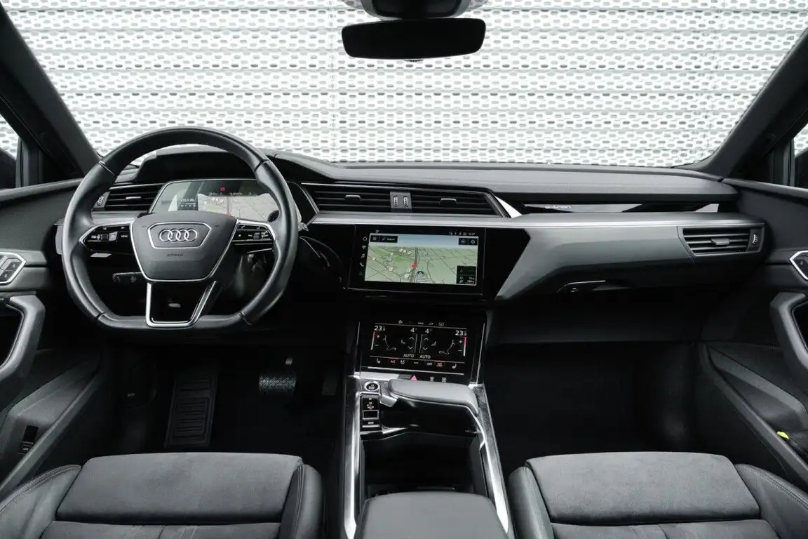 AUDI E-TRON