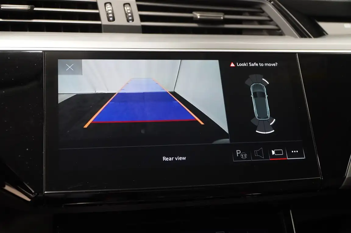 AUDI E-TRON
