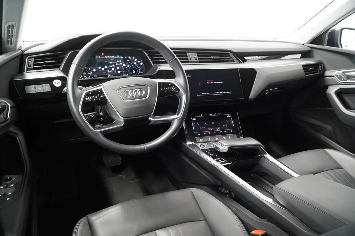 AUDI E-TRON