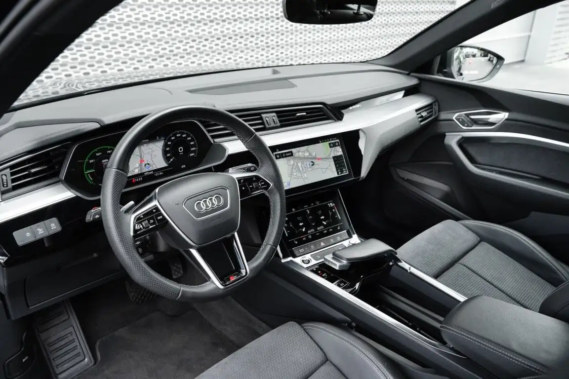 AUDI E-TRON