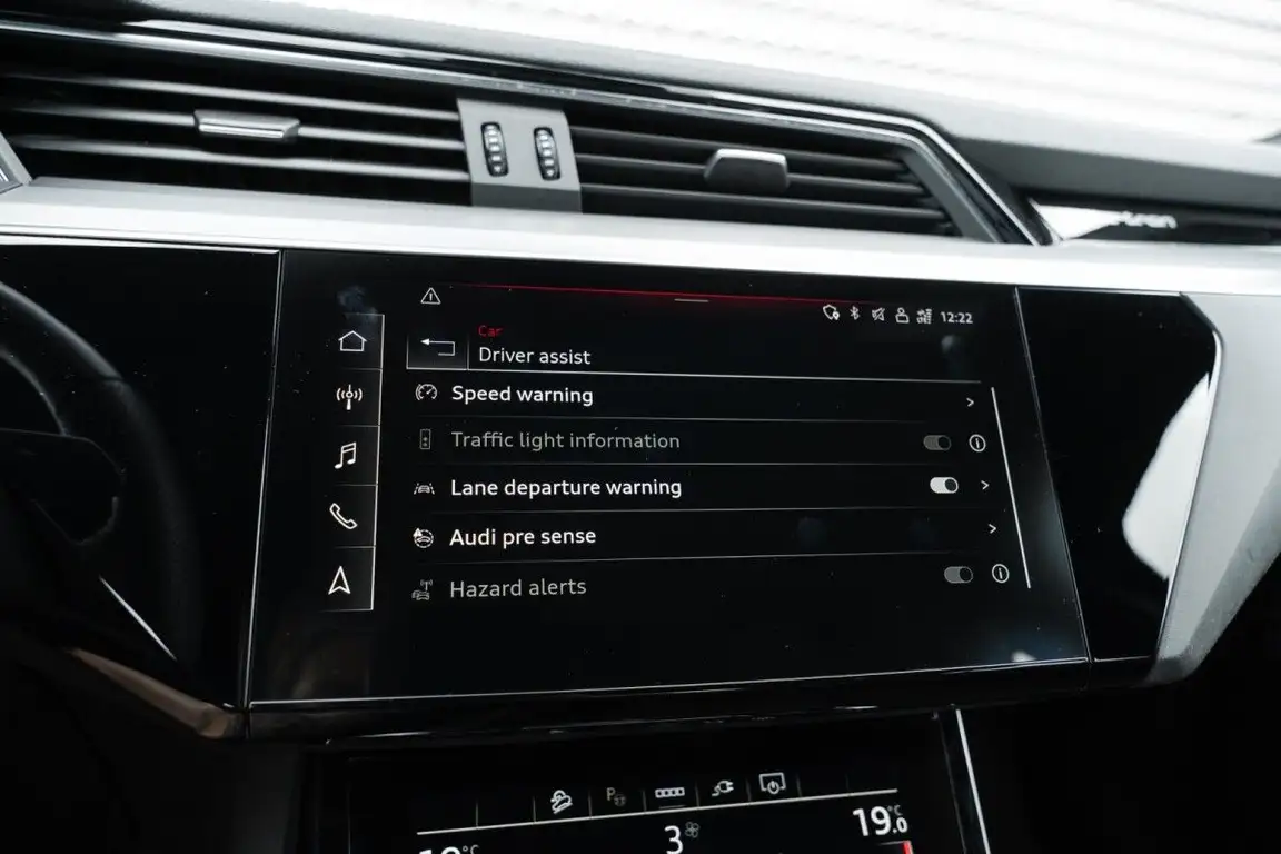 AUDI E-TRON