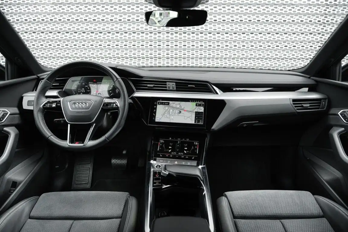 AUDI E-TRON