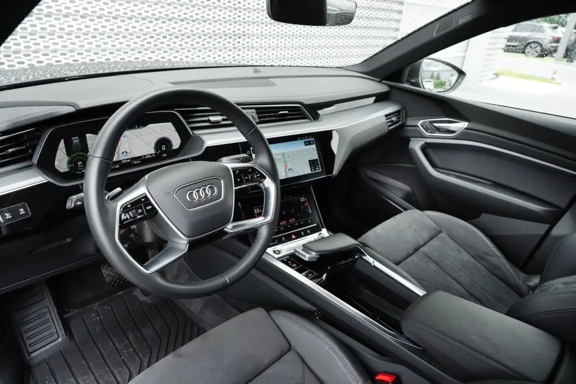 AUDI E-TRON