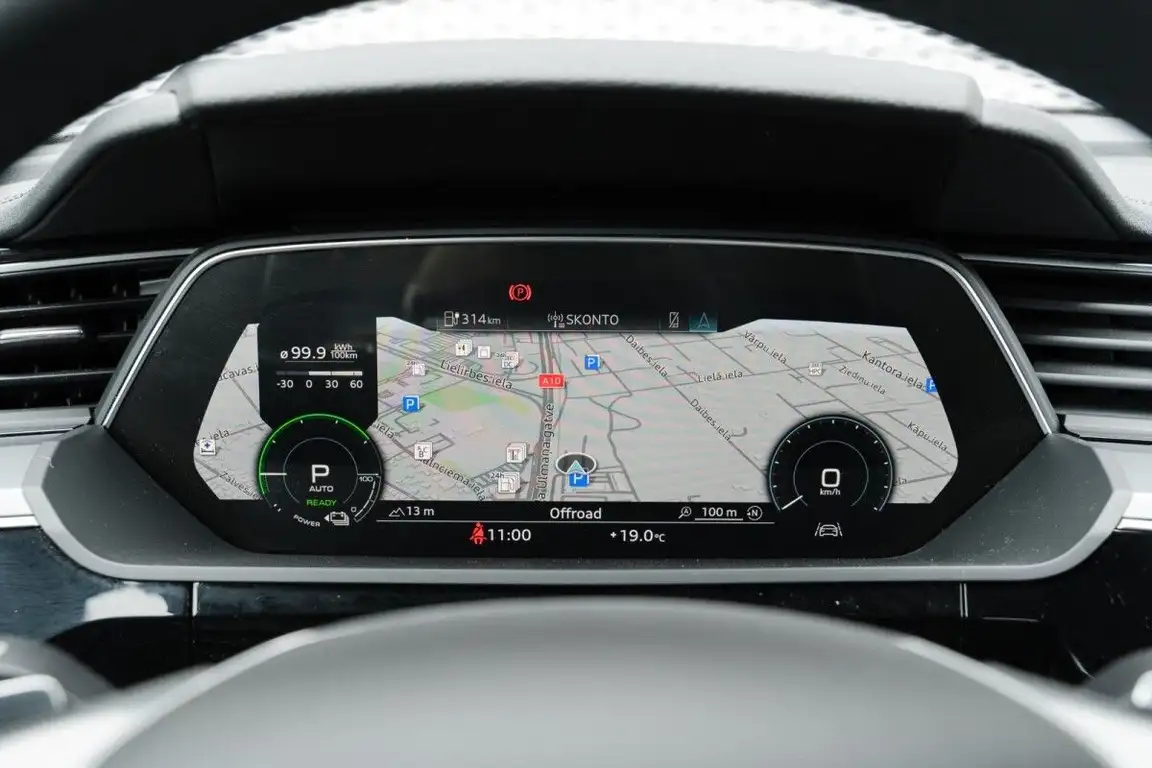 AUDI E-TRON