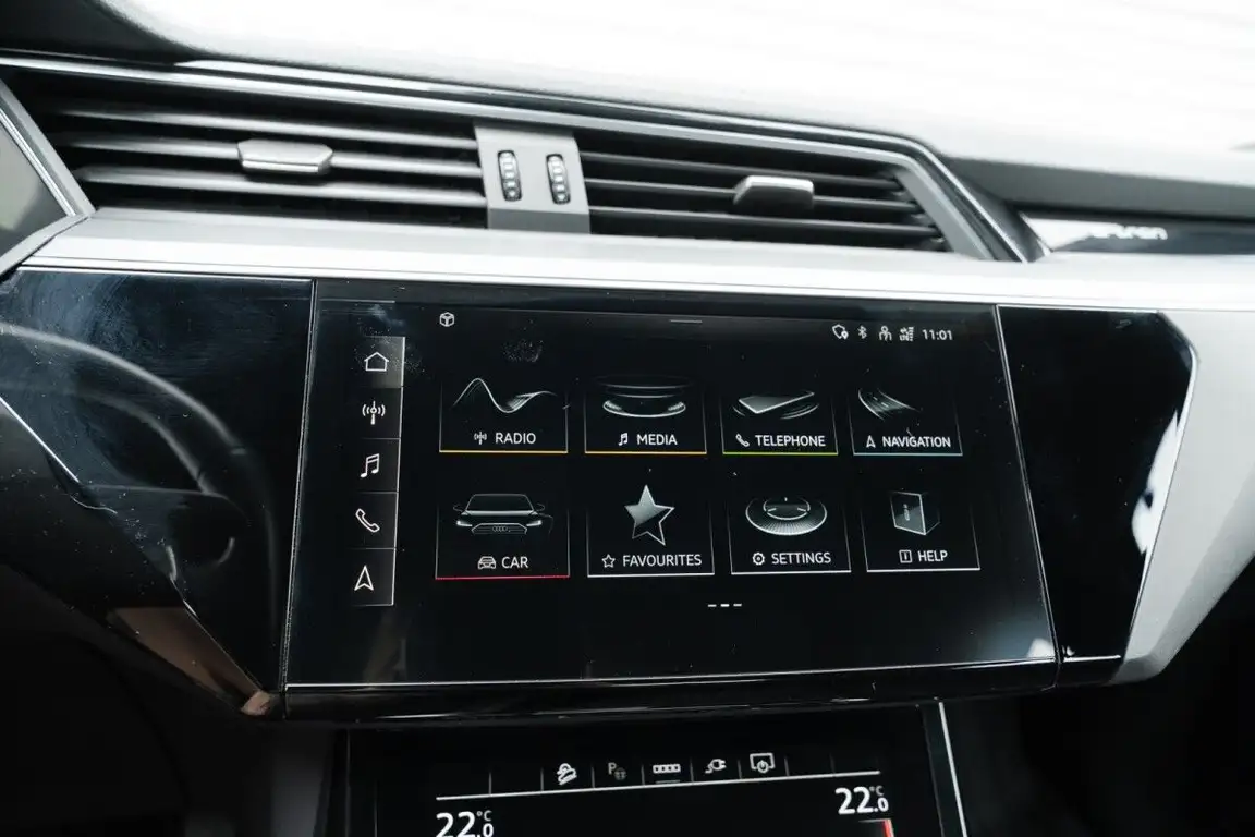 AUDI E-TRON