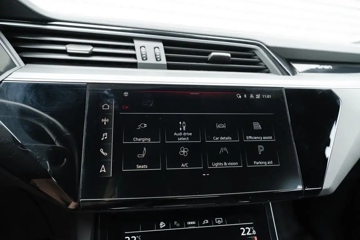 AUDI E-TRON