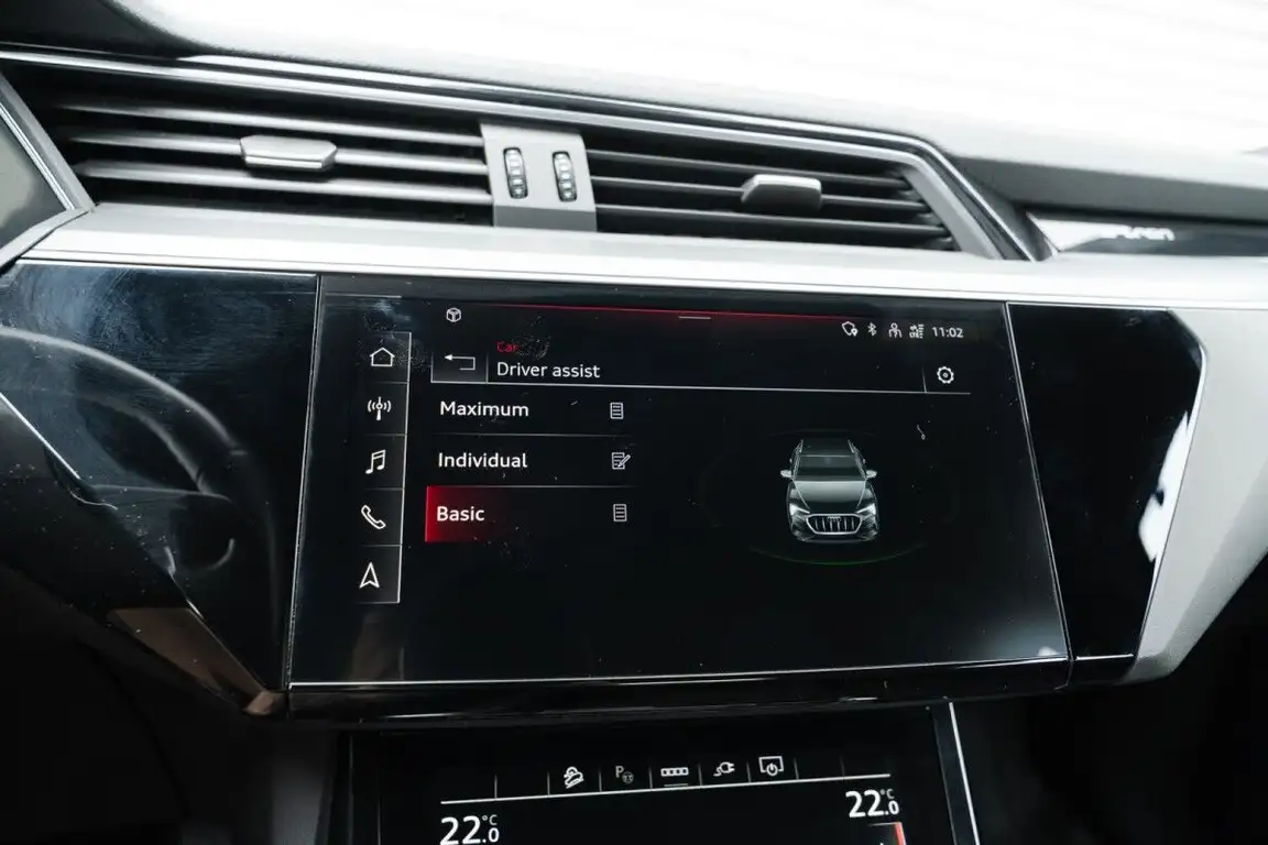 AUDI E-TRON