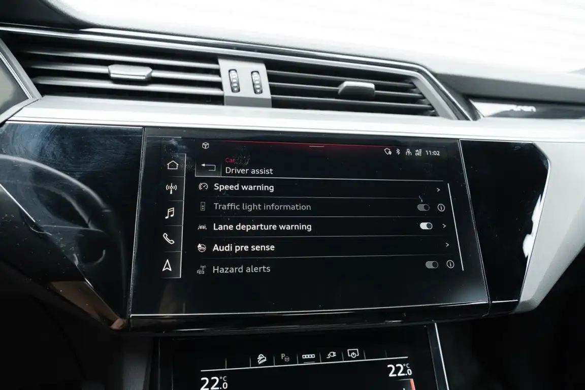 AUDI E-TRON