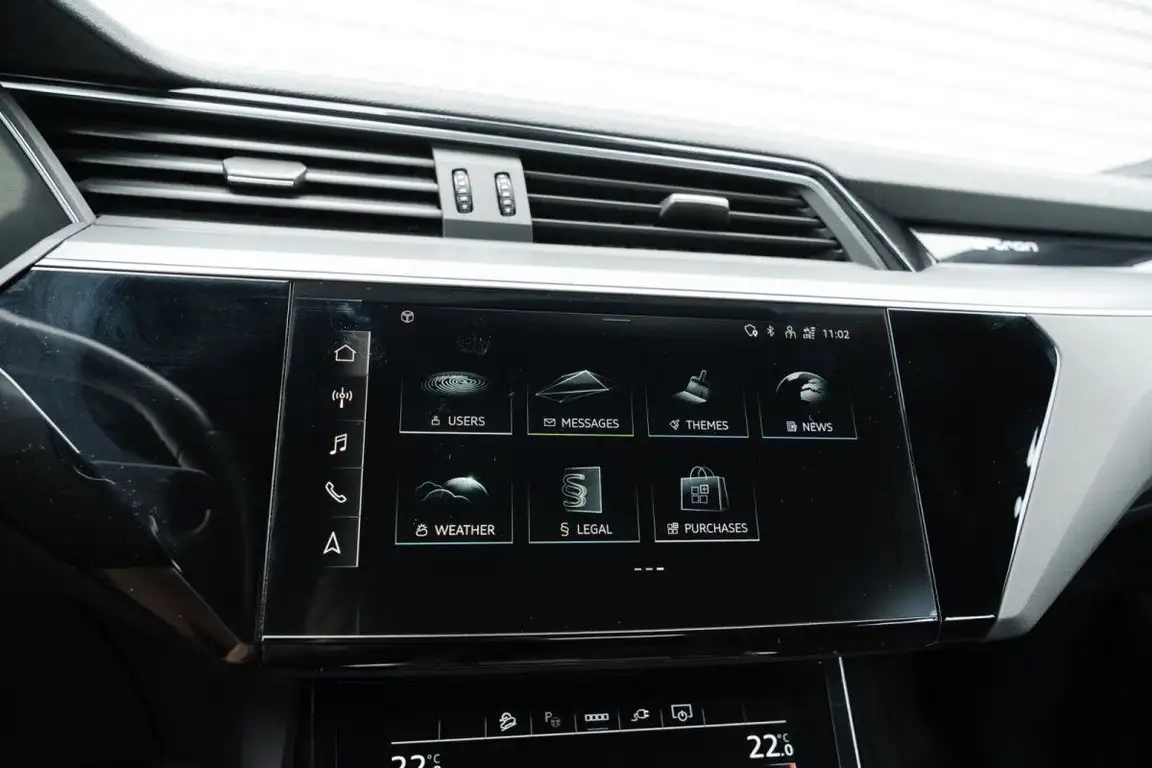 AUDI E-TRON