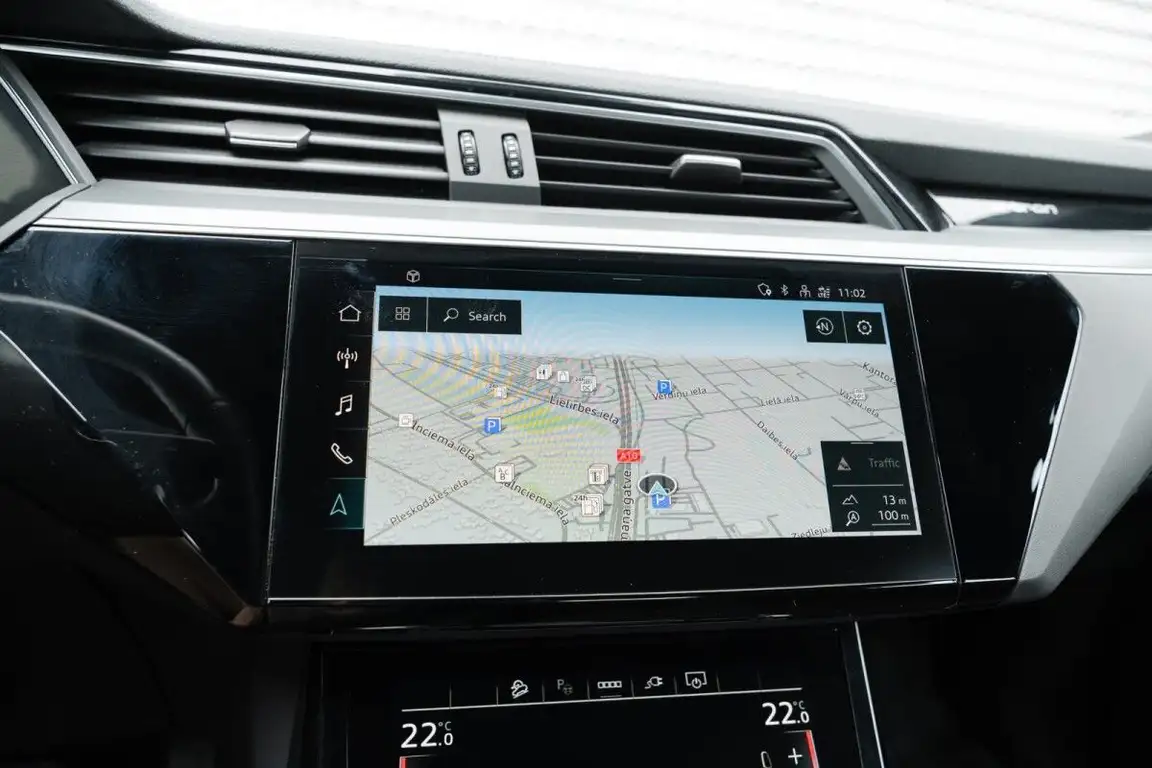 AUDI E-TRON