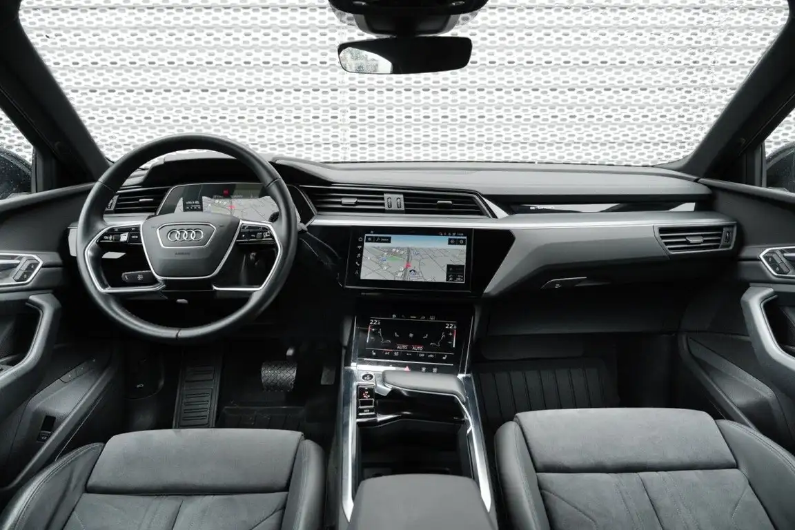 AUDI E-TRON