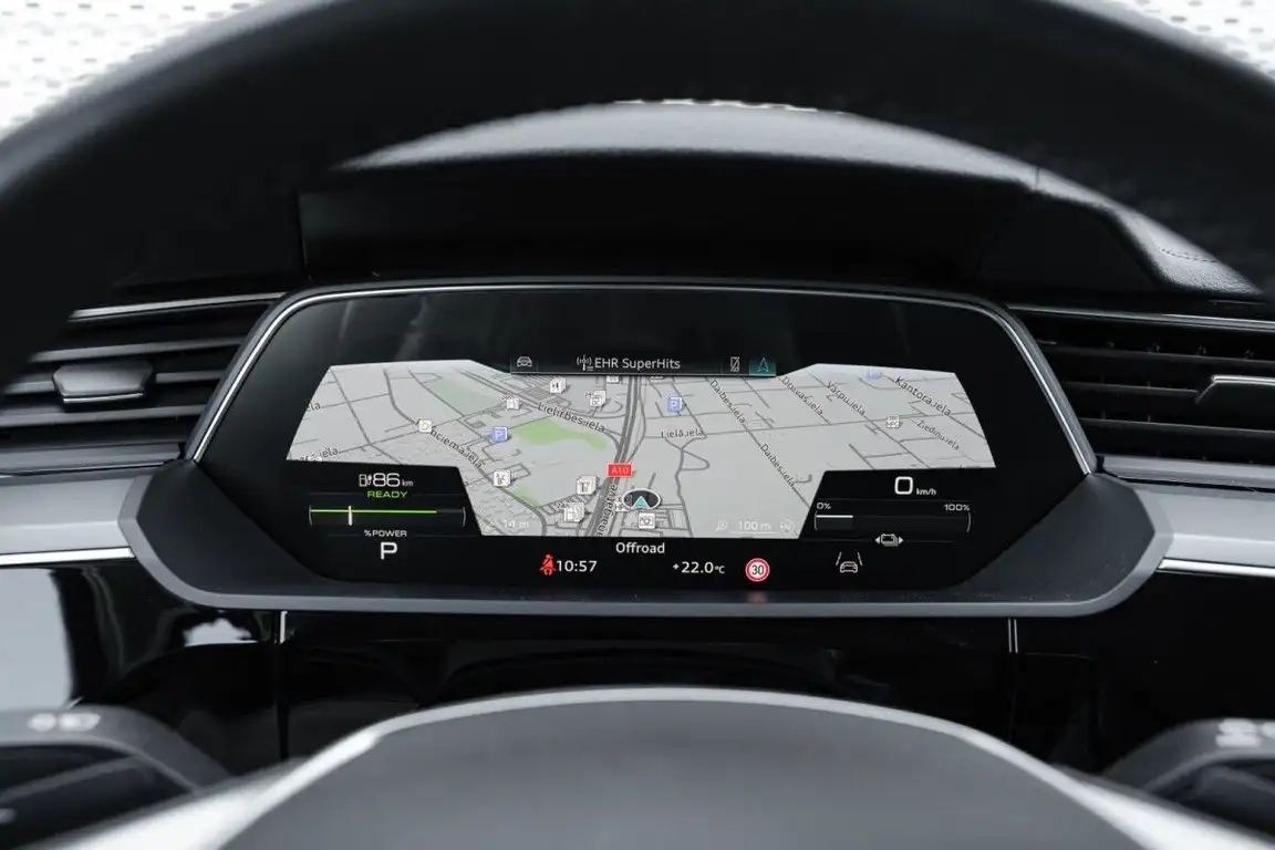 AUDI E-TRON