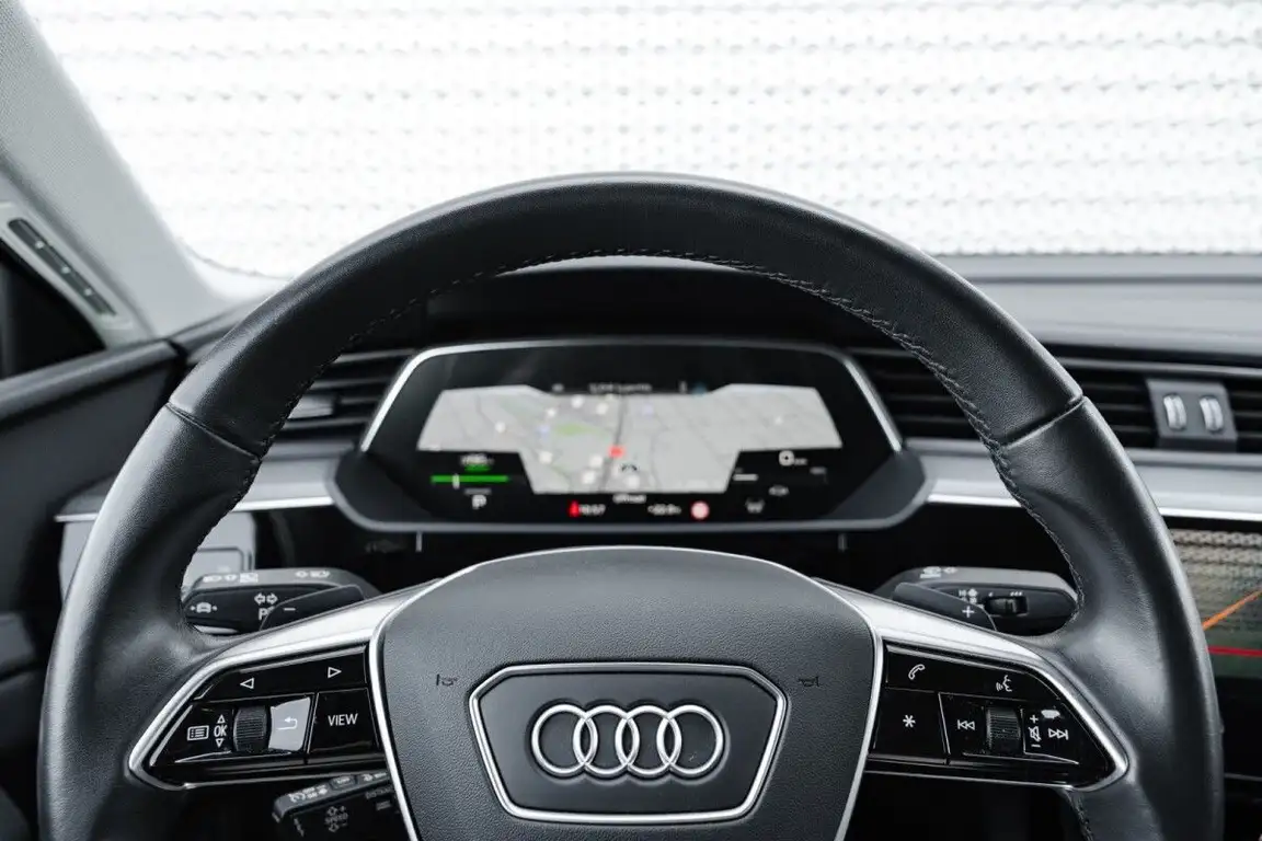 AUDI E-TRON