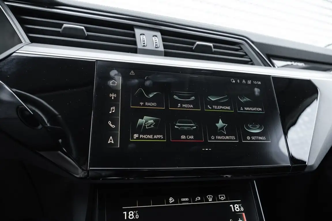 AUDI E-TRON