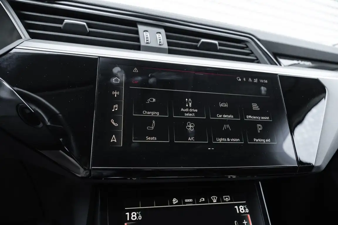 AUDI E-TRON