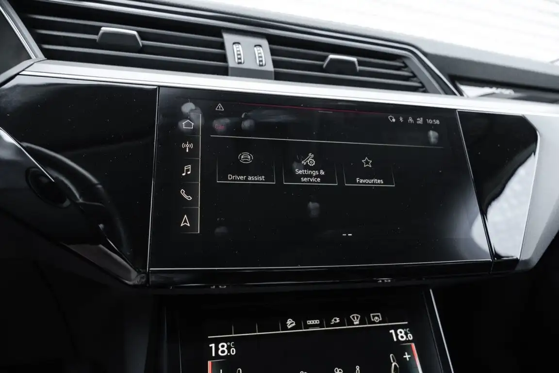 AUDI E-TRON