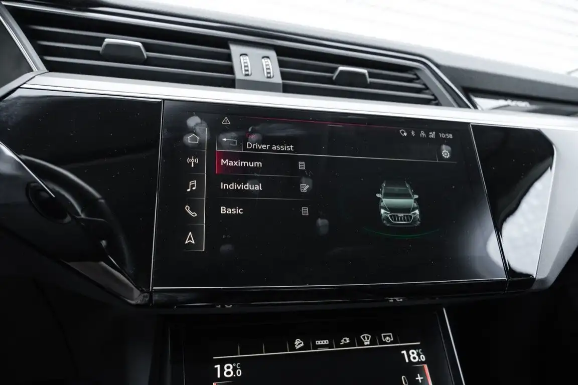 AUDI E-TRON