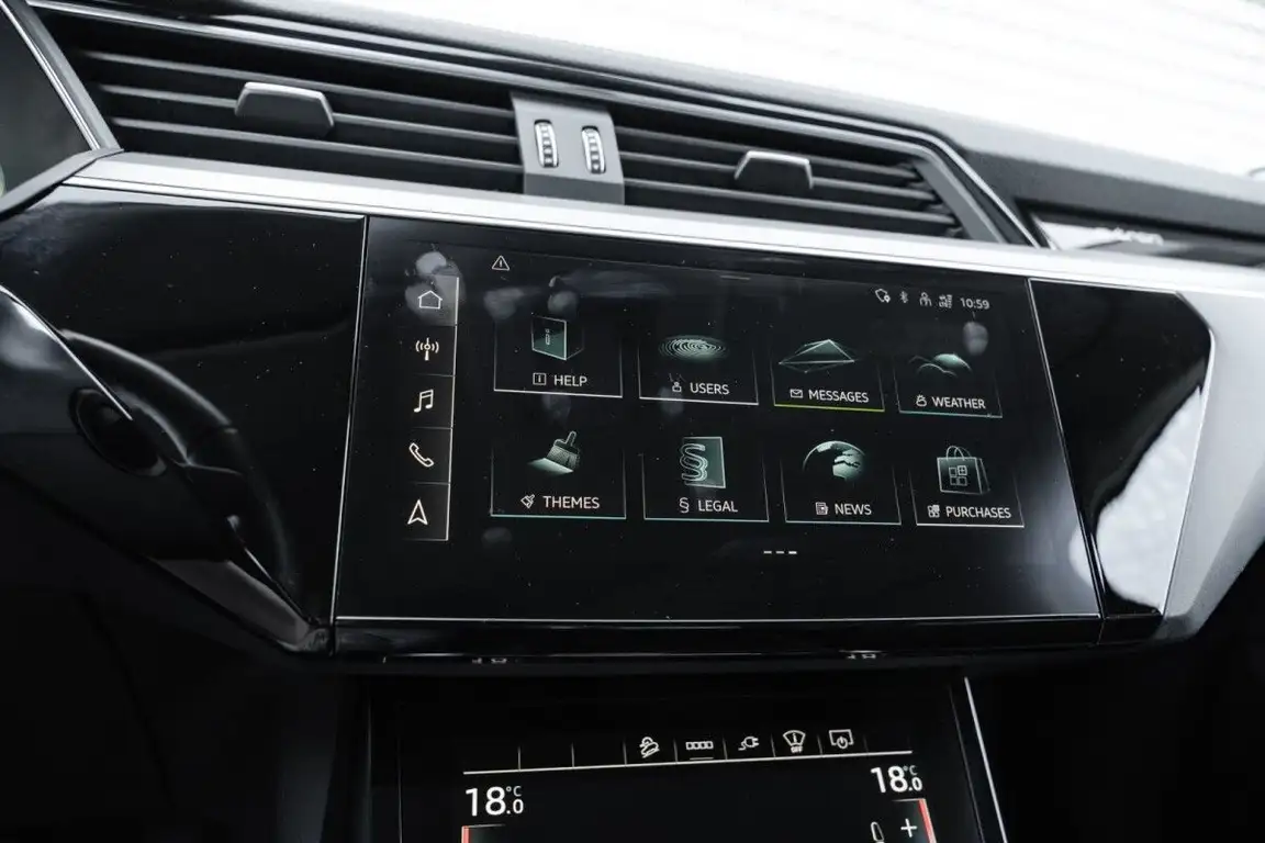 AUDI E-TRON