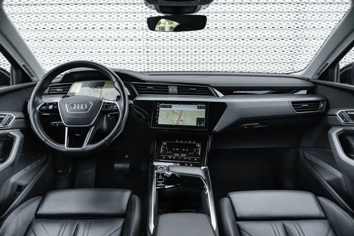 AUDI E-TRON