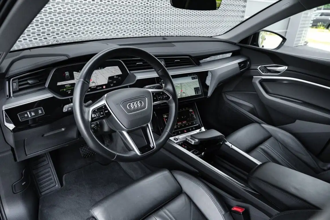 AUDI E-TRON