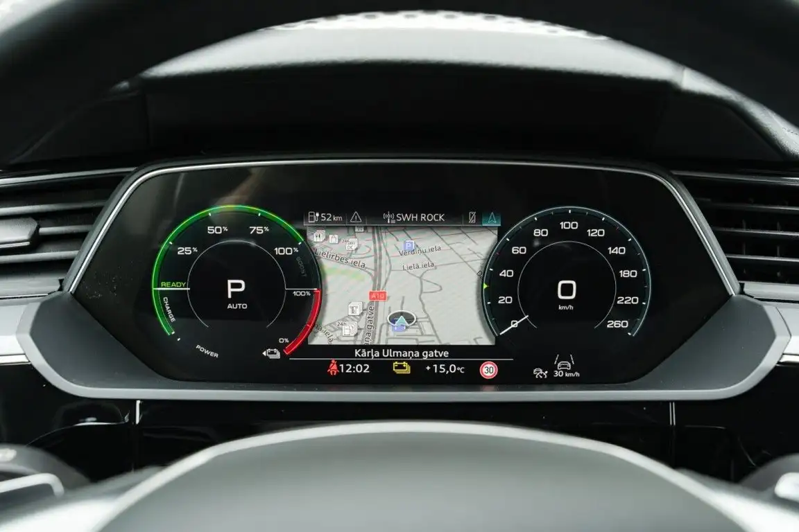 AUDI E-TRON