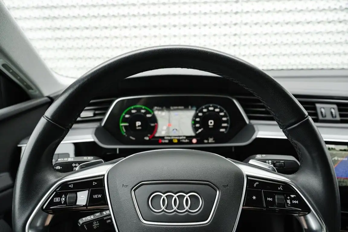 AUDI E-TRON