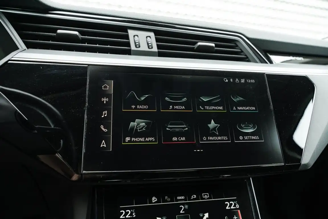 AUDI E-TRON