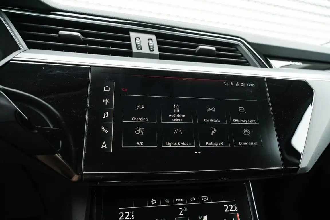 AUDI E-TRON