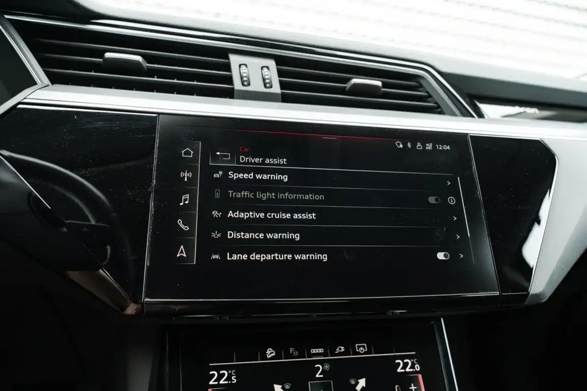 AUDI E-TRON