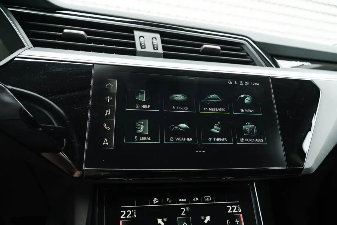 AUDI E-TRON