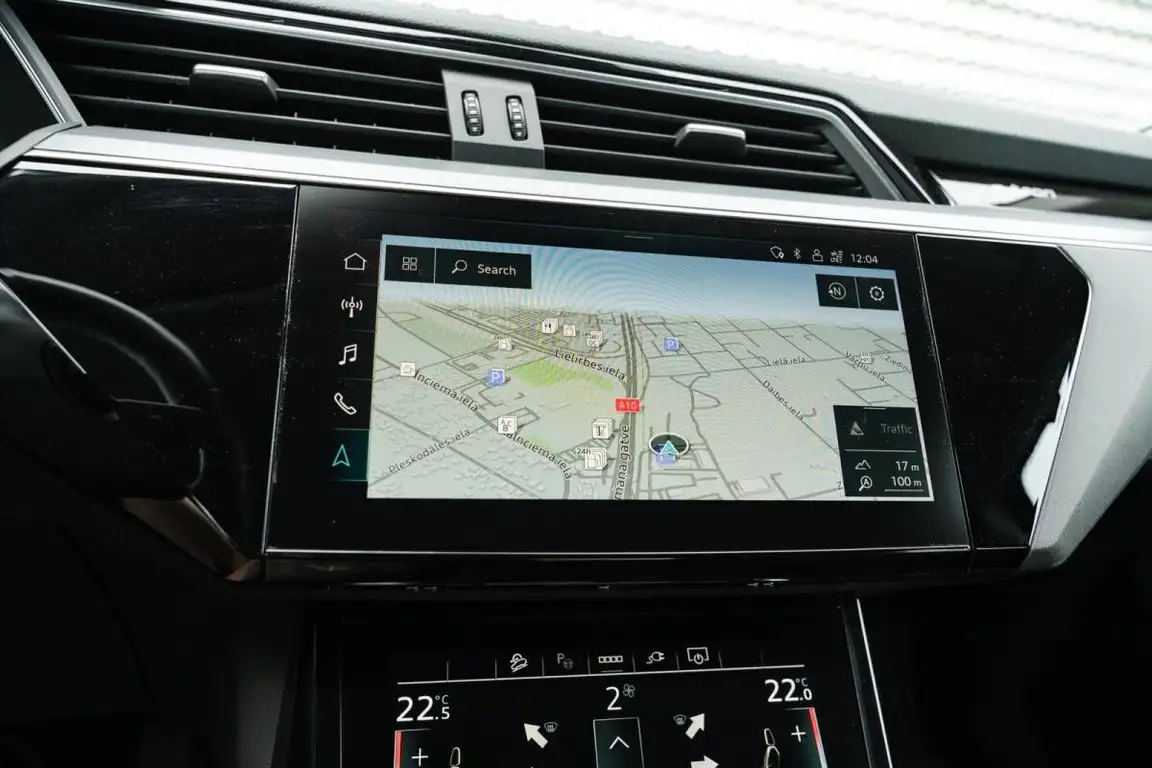 AUDI E-TRON