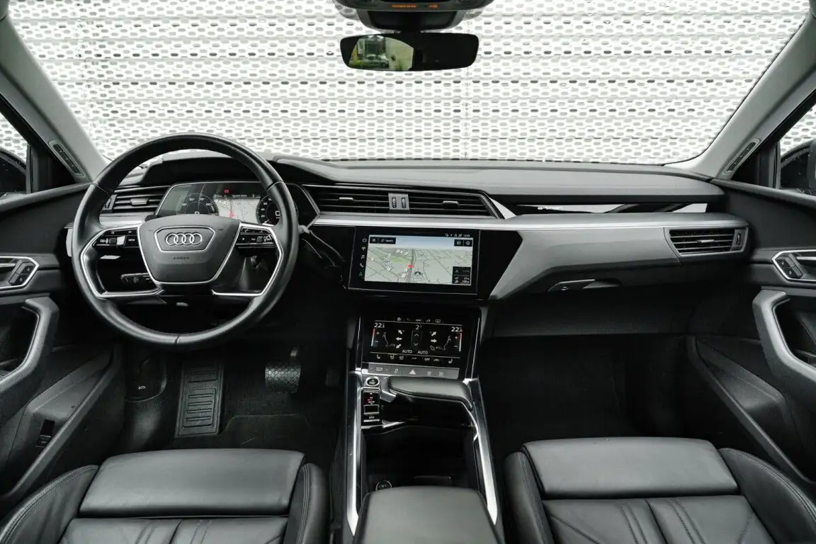 AUDI E-TRON