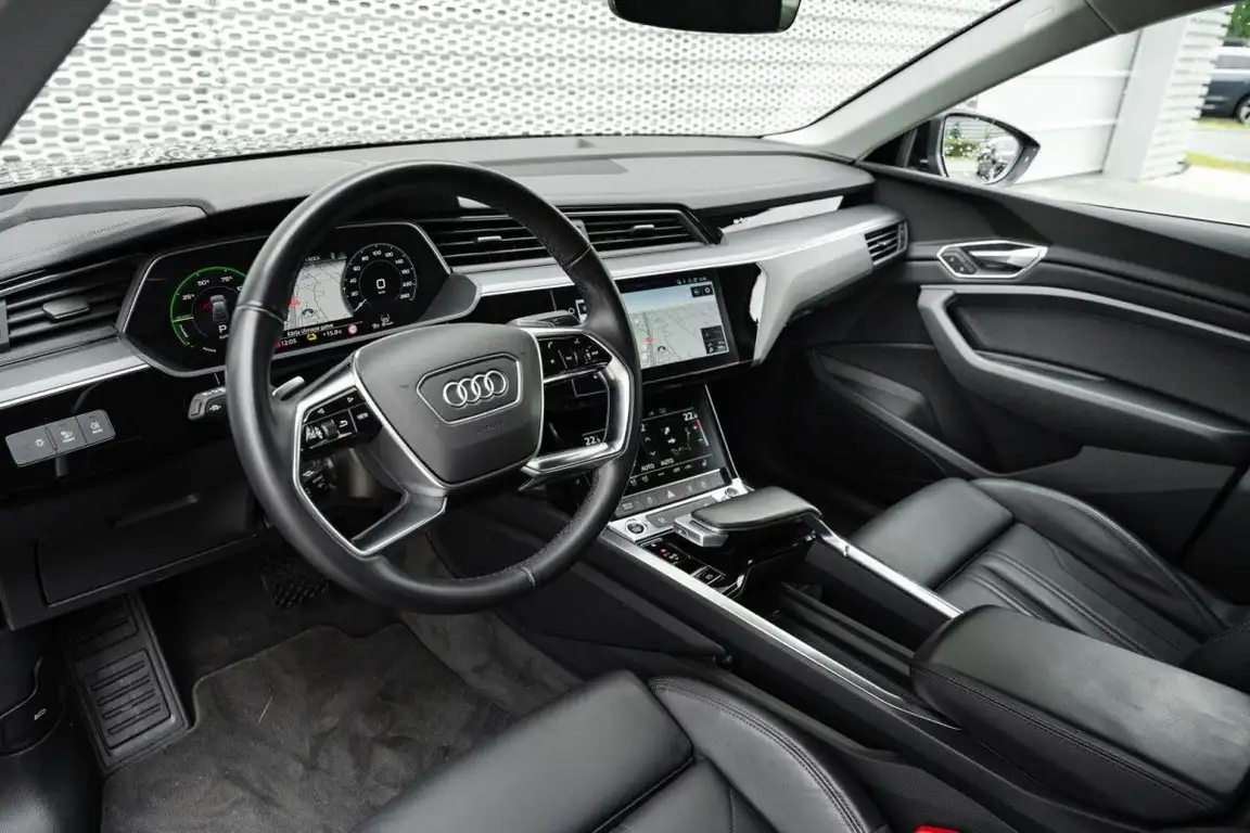 AUDI E-TRON