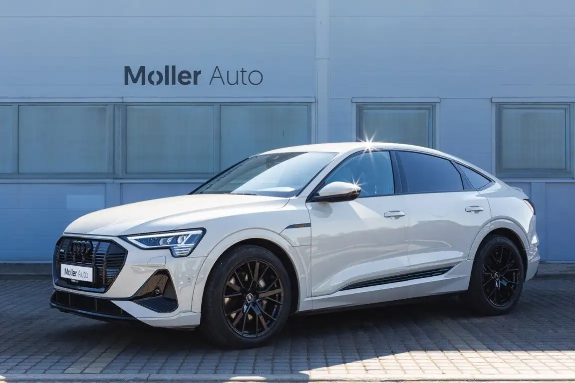 AUDI E-TRON