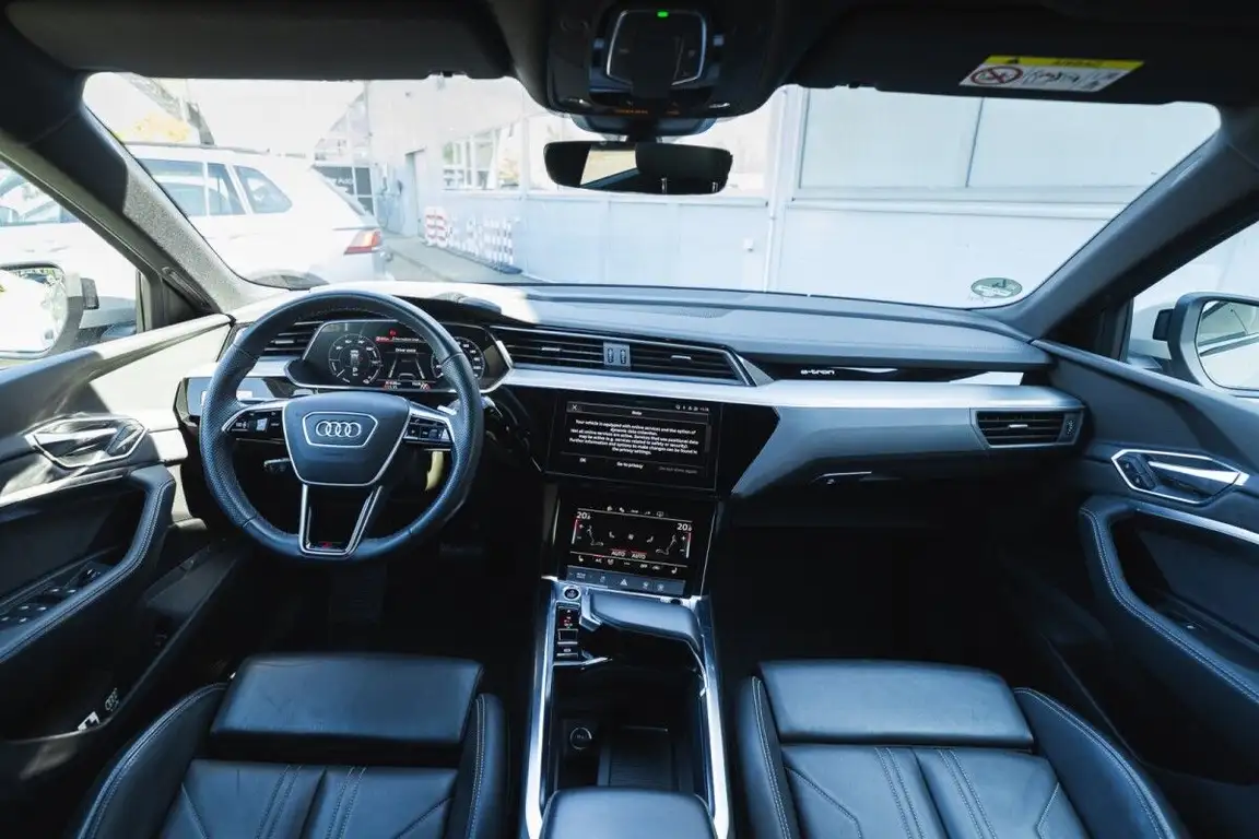 AUDI E-TRON
