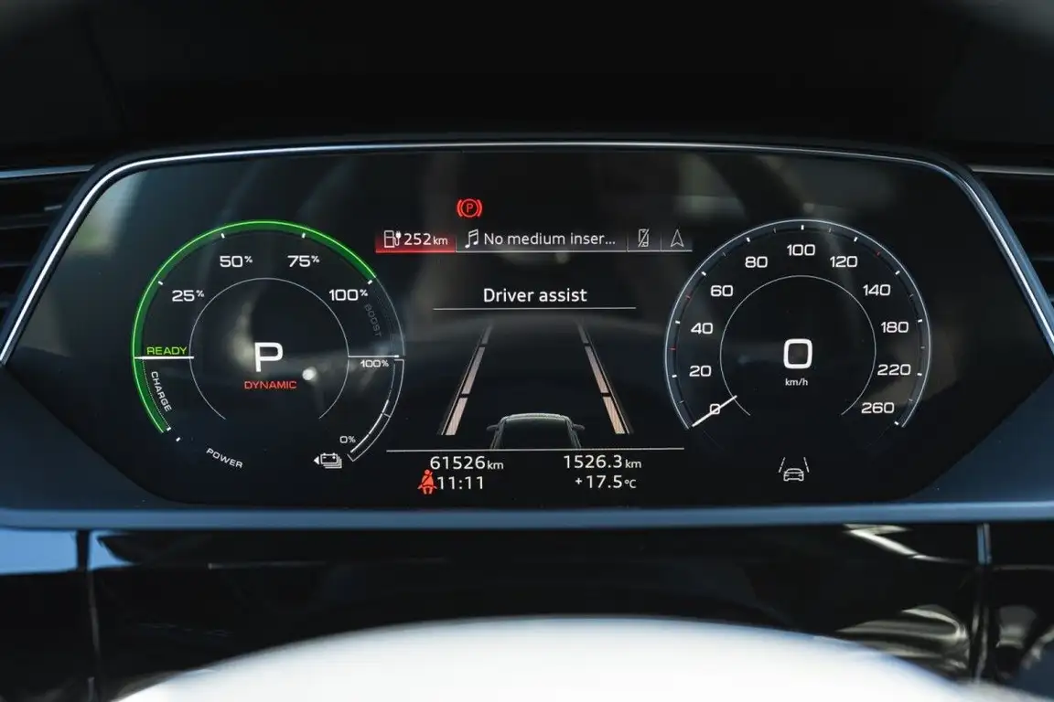 AUDI E-TRON