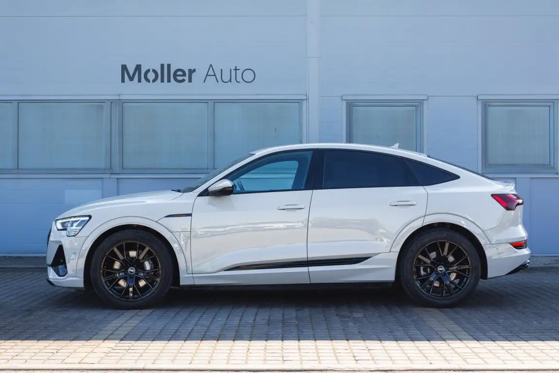 AUDI E-TRON