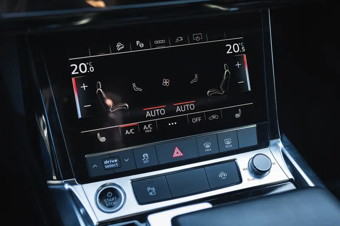 AUDI E-TRON