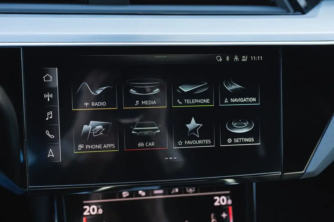 AUDI E-TRON
