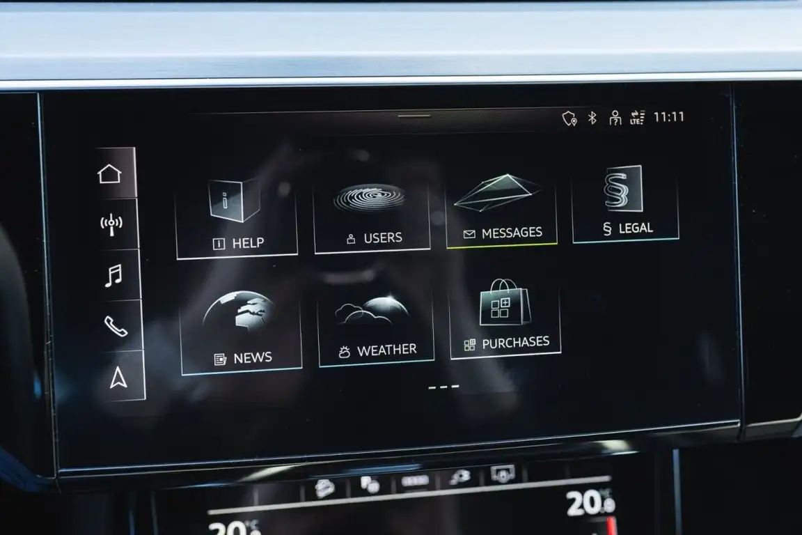 AUDI E-TRON