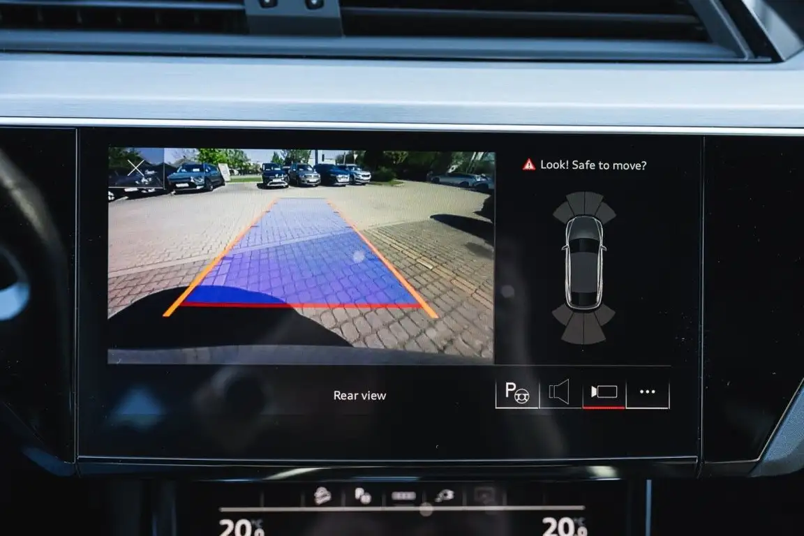 AUDI E-TRON