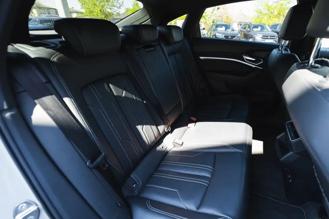 AUDI E-TRON