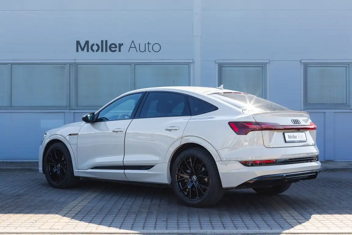 AUDI E-TRON