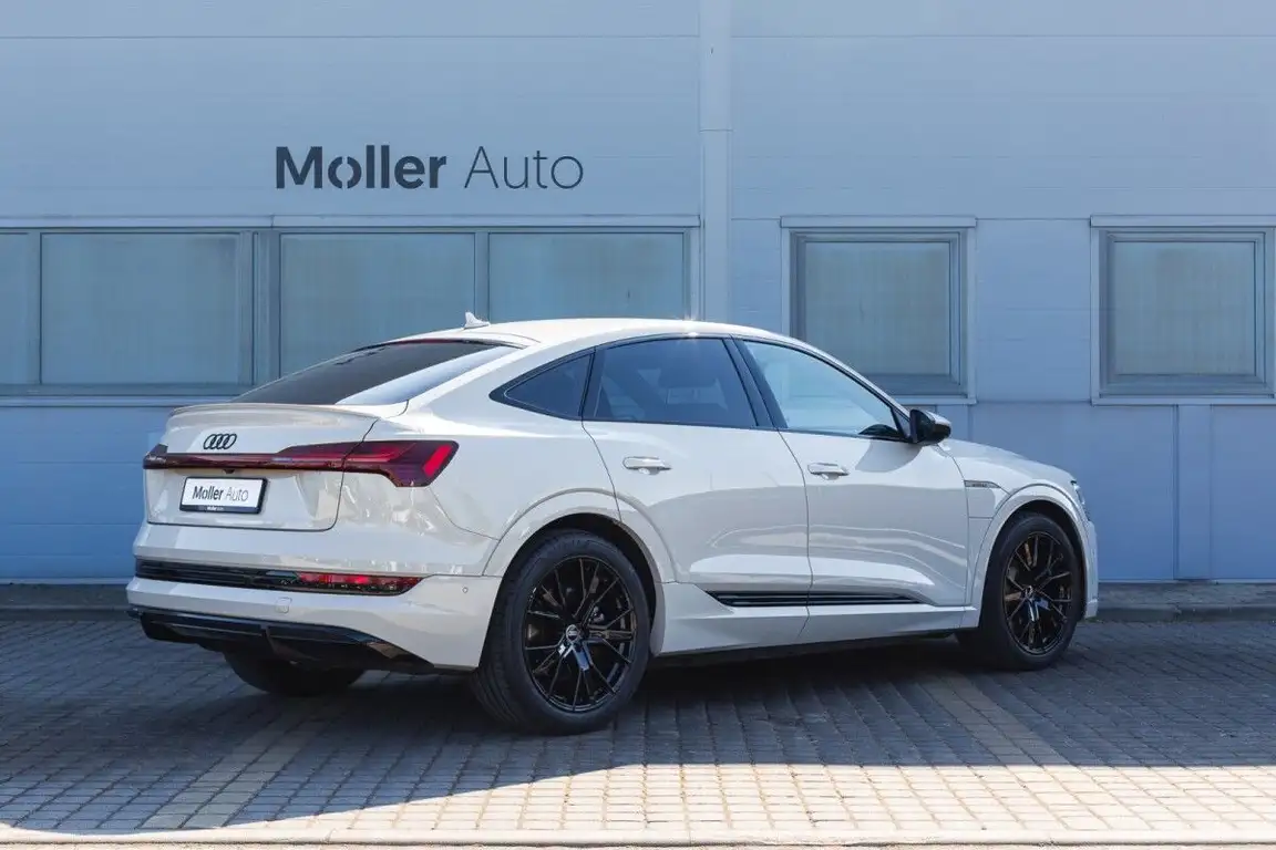 AUDI E-TRON