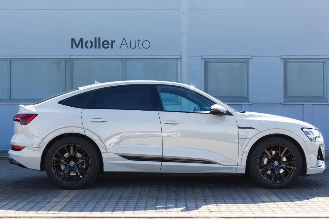 AUDI E-TRON