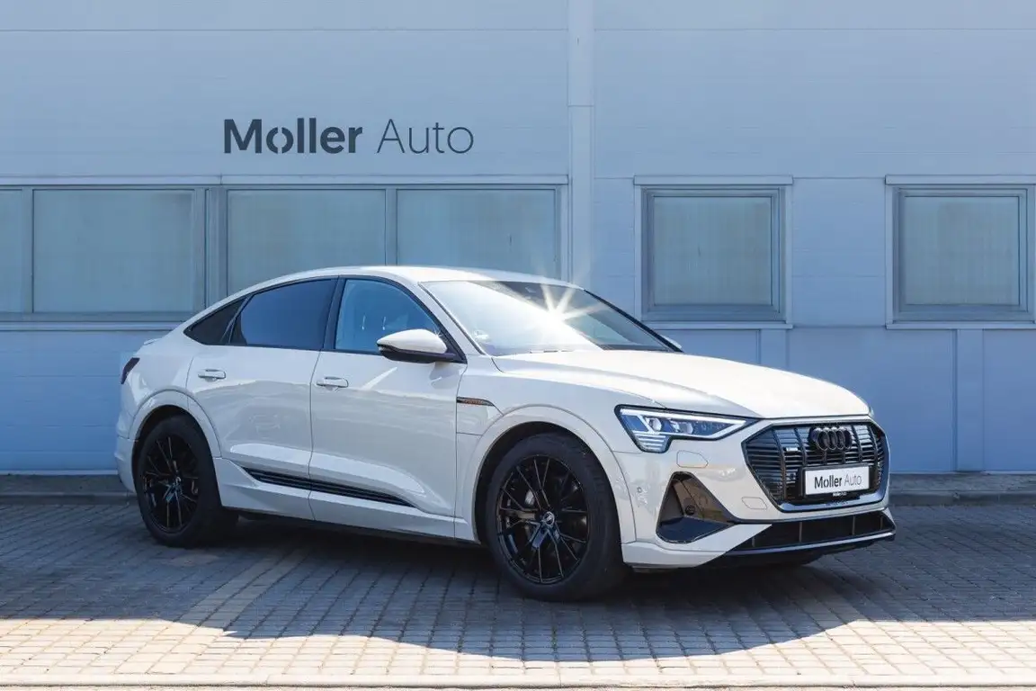 AUDI E-TRON