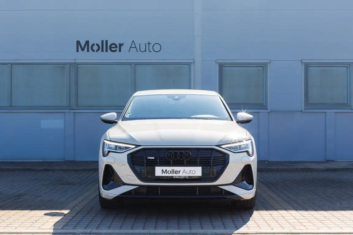 AUDI E-TRON